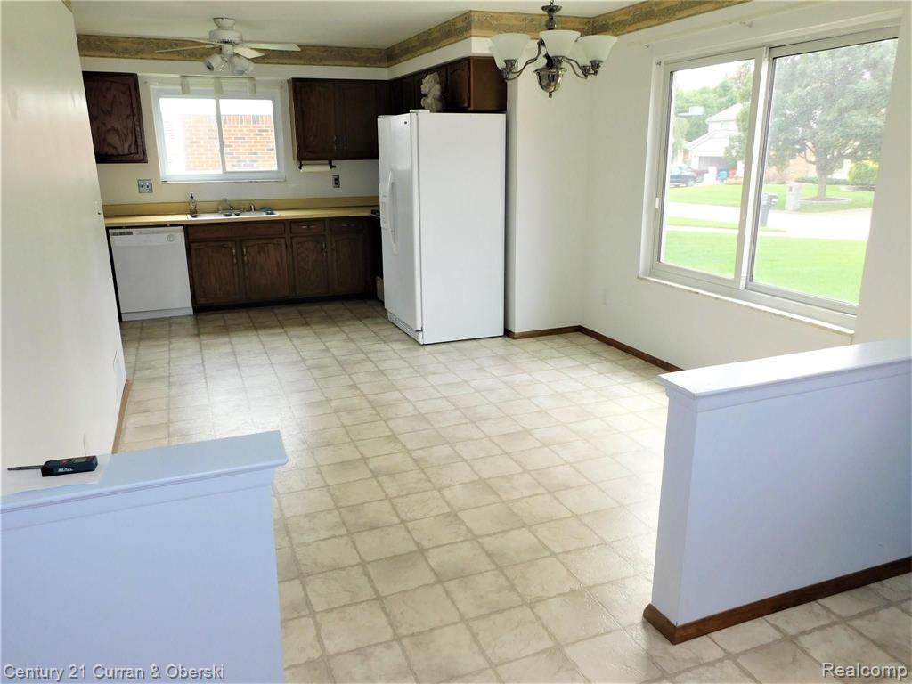2112 Warrington Road Rochester Hills, MI 48307 - Photo 7 of 25