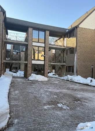 $2,450 | 181 Loomis Drive, Unit 140, West Hartford, CT 06107