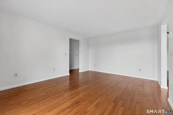 $2,450 | 181 Loomis Drive, Unit 140, West Hartford, CT 06107