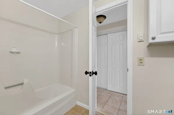 $2,450 | 181 Loomis Drive, Unit 140, West Hartford, CT 06107