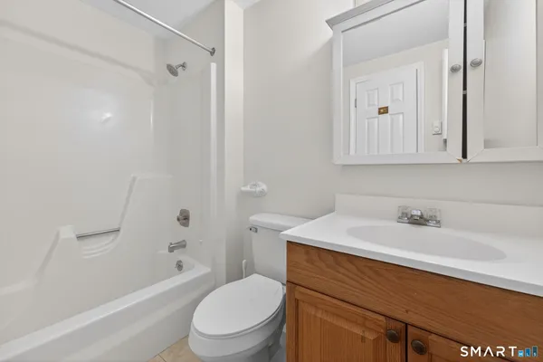 $2,450 | 181 Loomis Drive, Unit 140, West Hartford, CT 06107