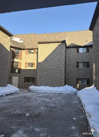 $2,450 | 181 Loomis Drive, Unit 140, West Hartford, CT 06107