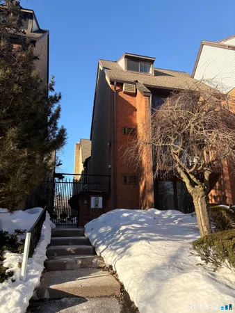 $2,450 | 181 Loomis Drive, Unit 140, West Hartford, CT 06107