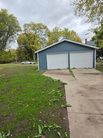 $64,900 | 632 East Iroquois Street, Freeport, IL 61032
