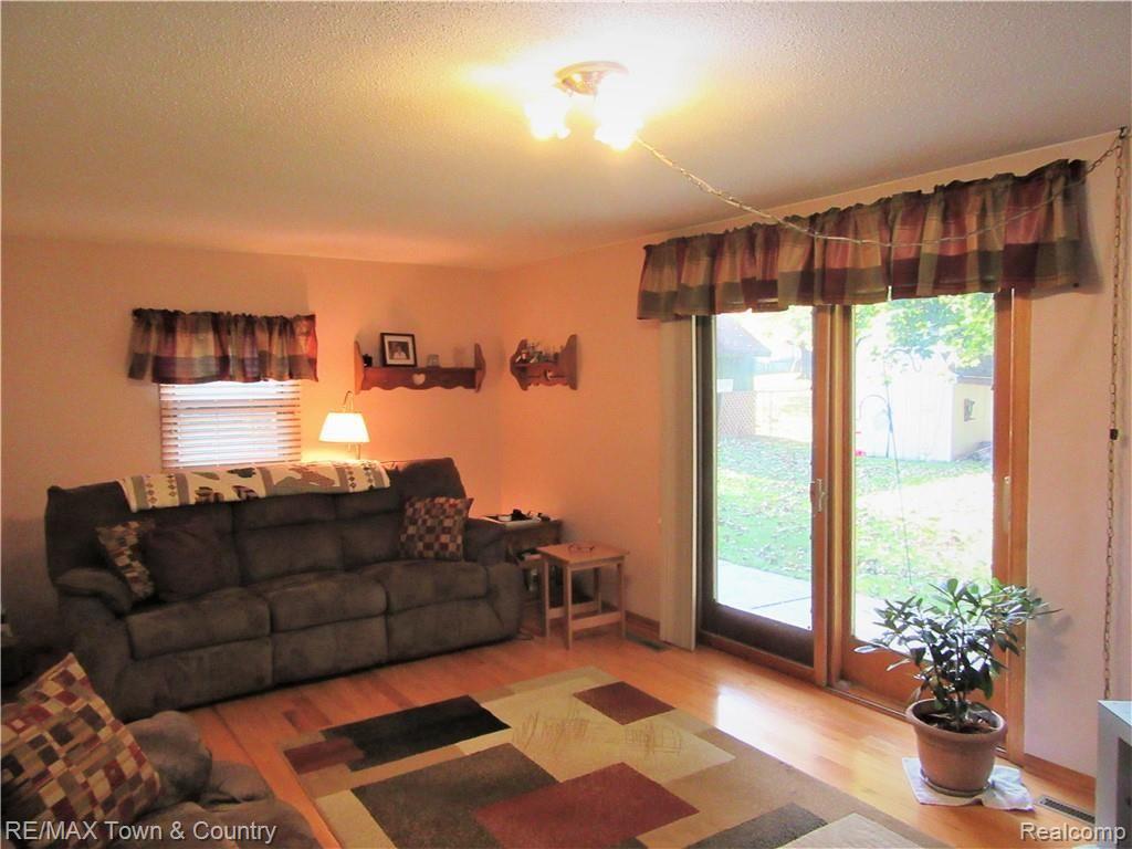 2453 Crane Road Fenton, MI 48430 - Photo 6 of 17
