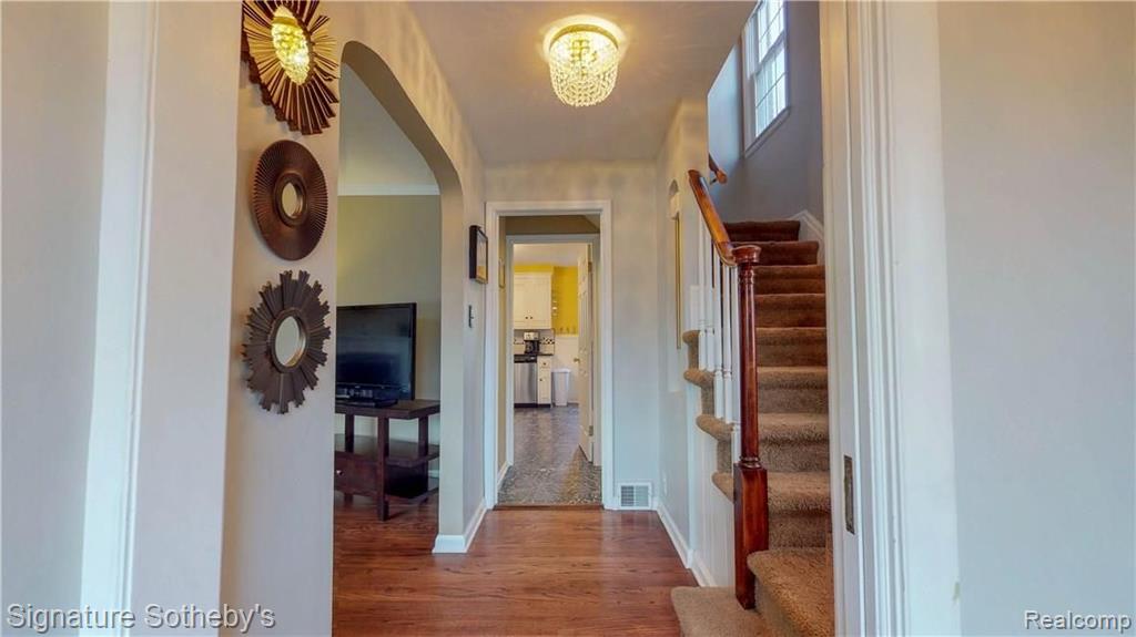 1932 Severn Road Grosse Pointe Woods, MI 48236 - Photo 2 of 24
