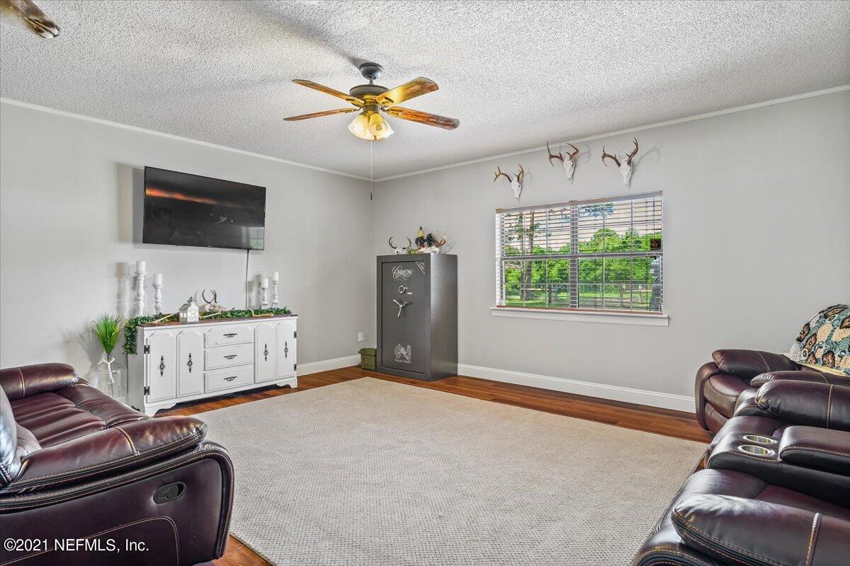 124 Geck Road Palatka, FL 32177 - Photo 13 of 21 Living