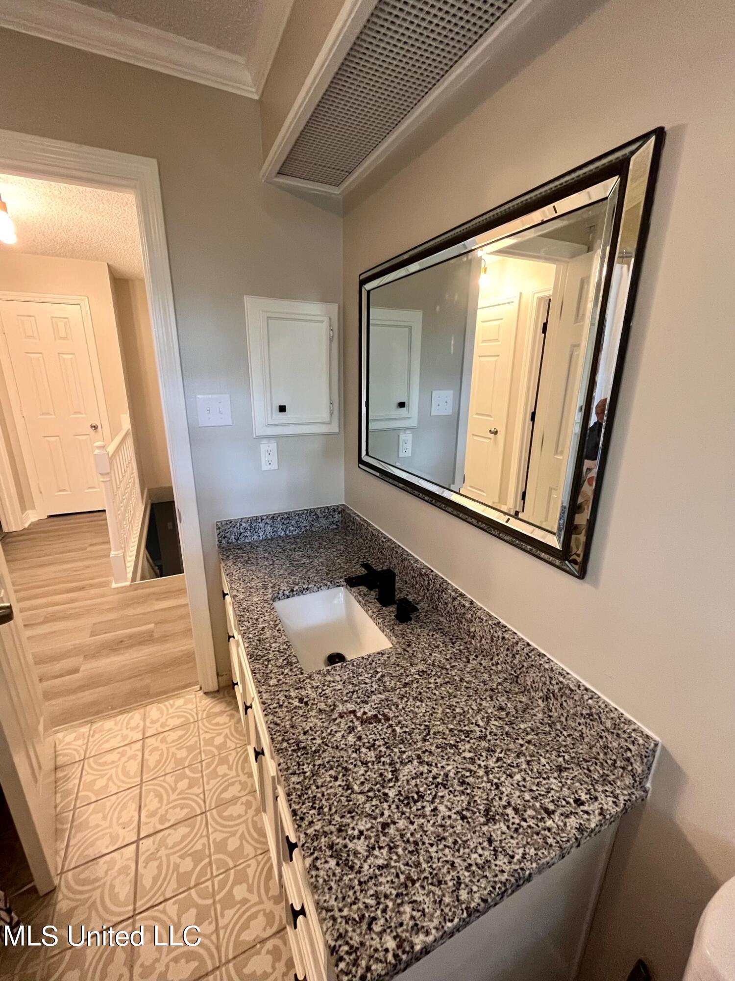 15 Northtown Road, Unit B Jackson, MS 39211 - Photo 14 of 21 IMG_8777