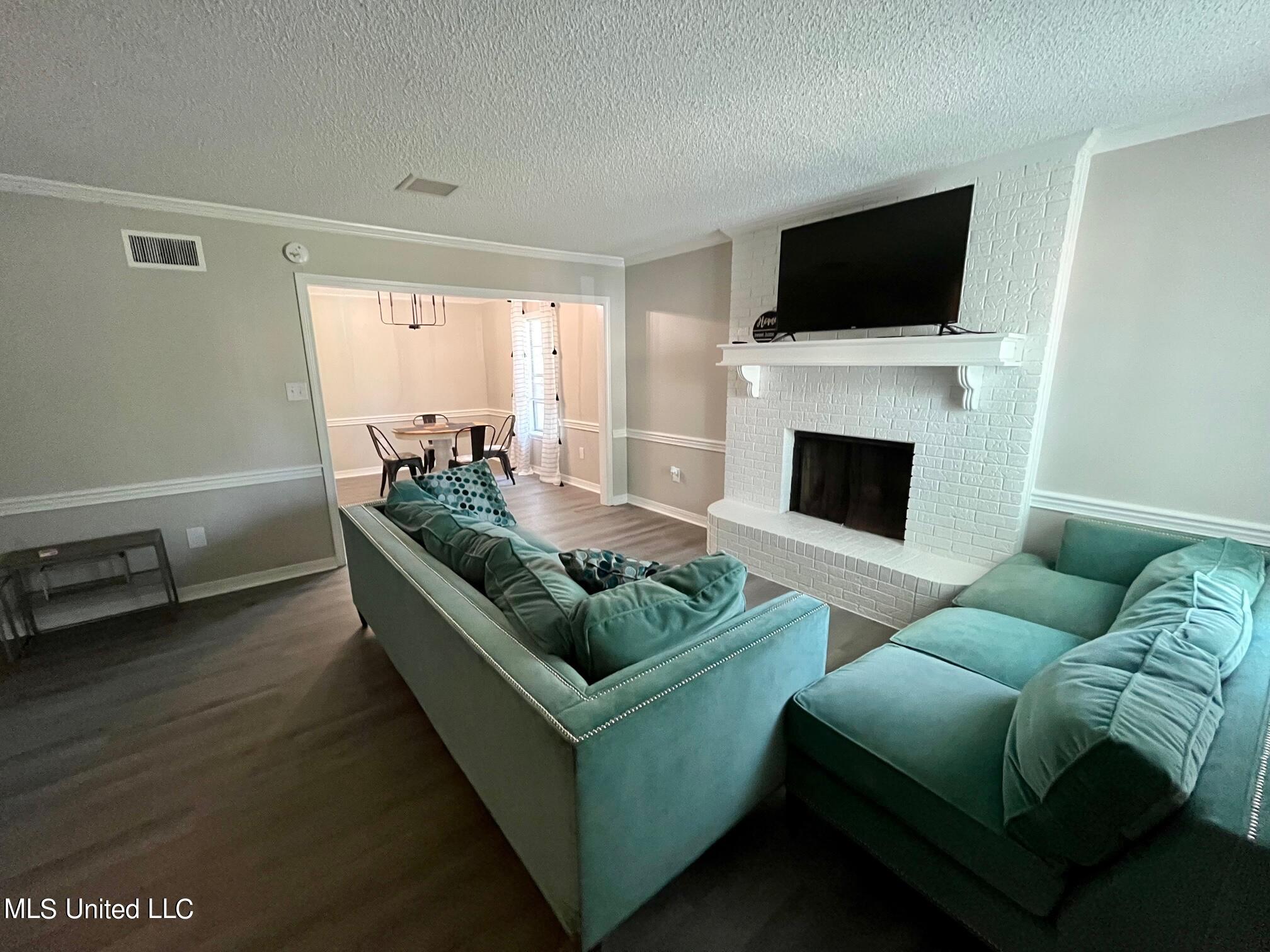 15 Northtown Road, Unit B Jackson, MS 39211 - Photo 3 of 21 IMG_8768