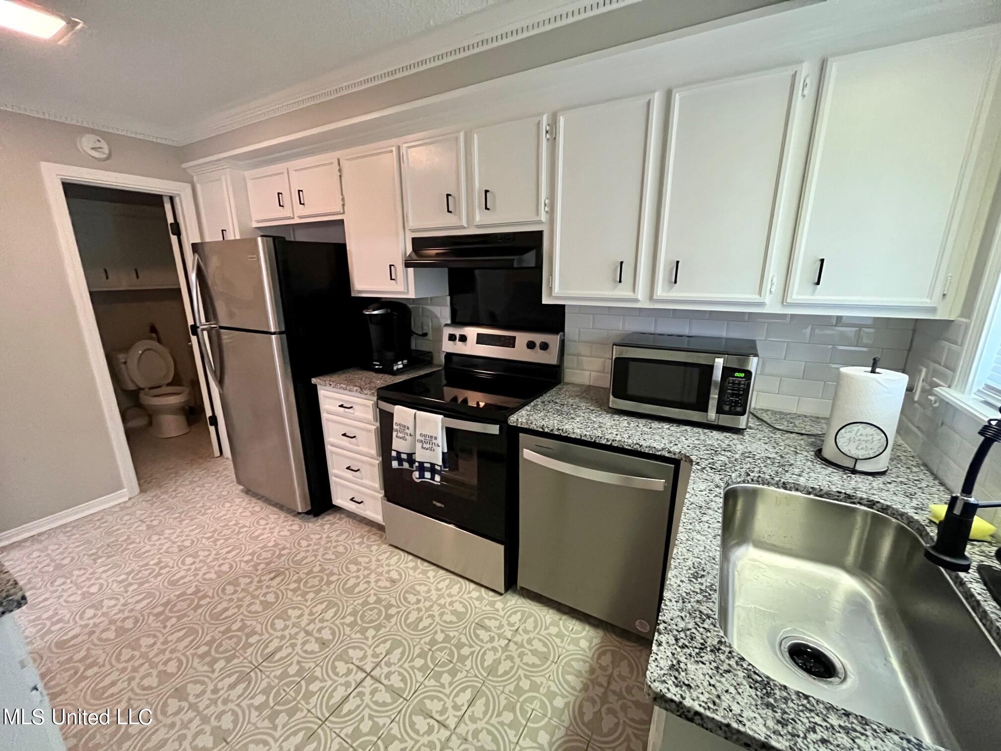 15 Northtown Road, Unit B Jackson, MS 39211 - Photo 5 of 21 IMG_8755
