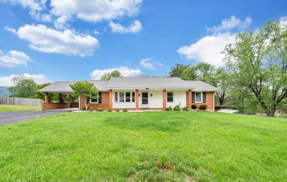 4015 Mockingbird Hill Road Roanoke, VA 24012 - Photo 1 of 33 Front of home