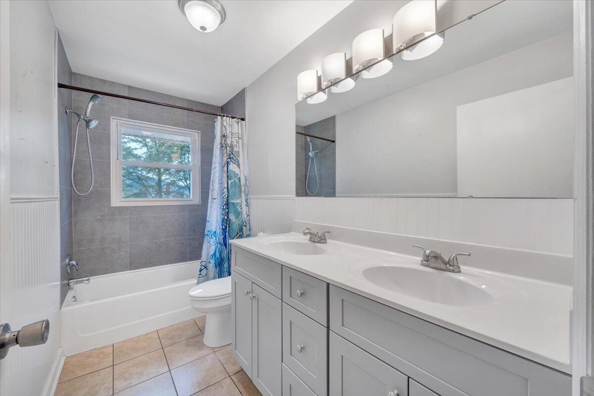 4015 Mockingbird Hill Road Roanoke, VA 24012 - Photo 11 of 33 Bathroom 1