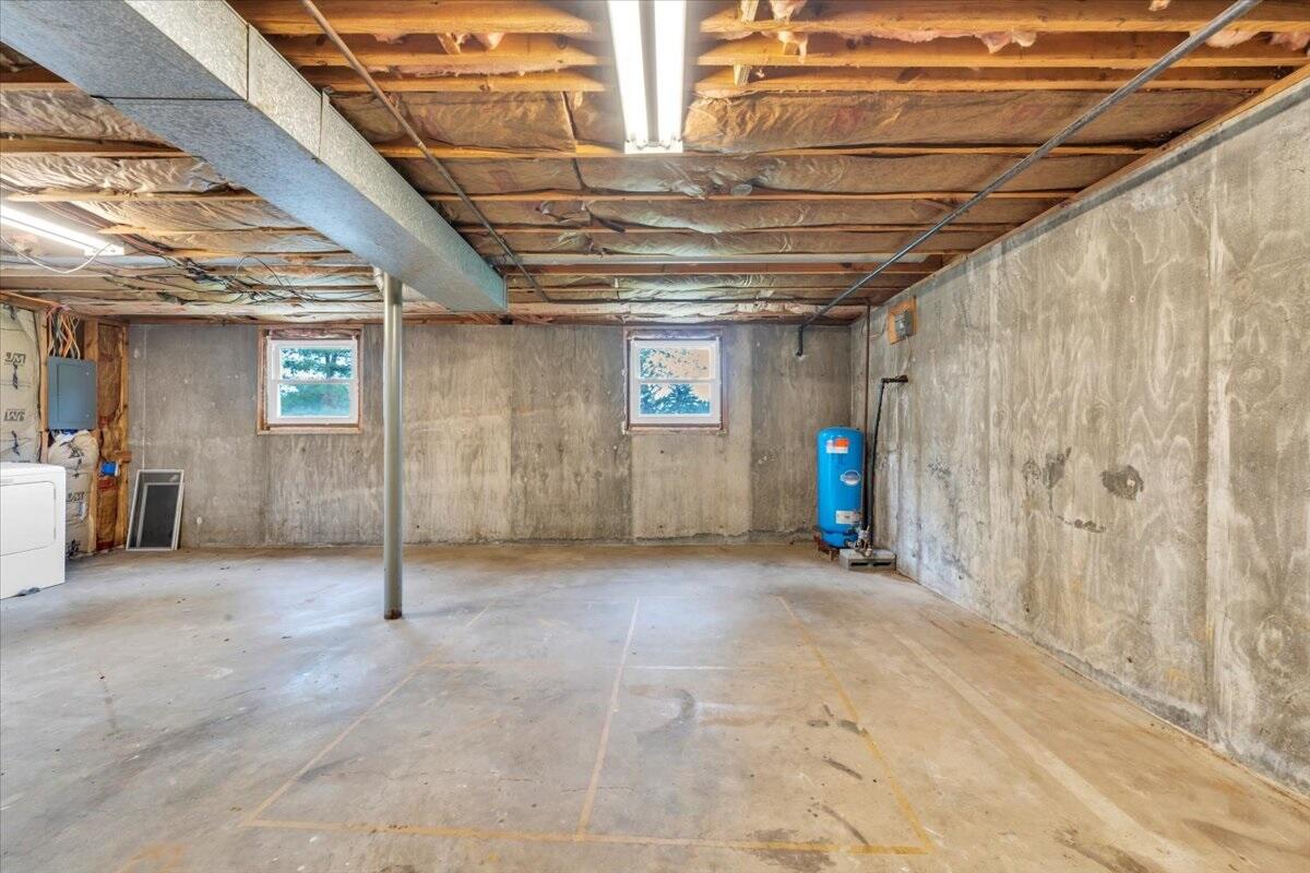 4015 Mockingbird Hill Road Roanoke, VA 24012 - Photo 23 of 33 Basement-utility