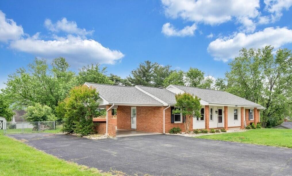 4015 Mockingbird Hill Road Roanoke, VA 24012 - Photo 25 of 33 front side view