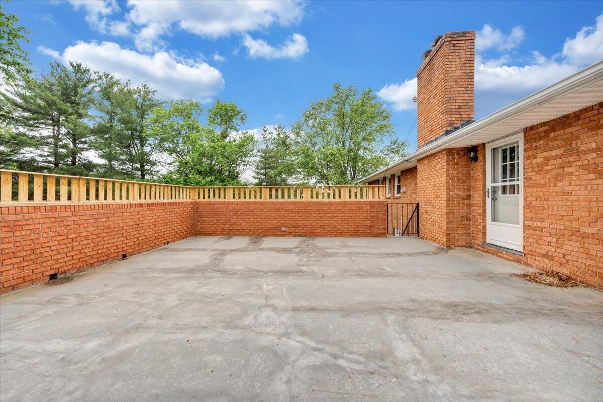 4015 Mockingbird Hill Road Roanoke, VA 24012 - Photo 28 of 33 patio1