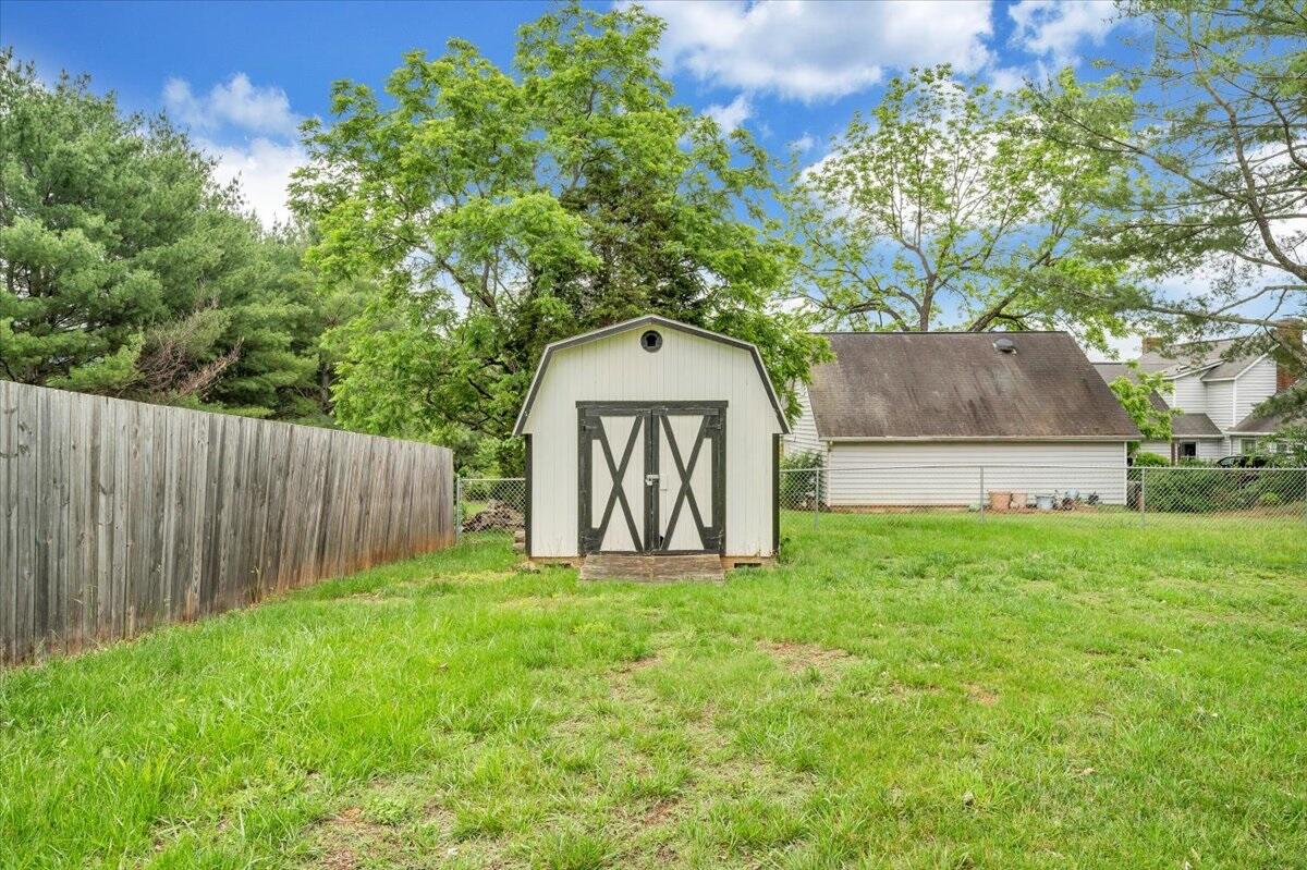 4015 Mockingbird Hill Road Roanoke, VA 24012 - Photo 33 of 33 Storage shed