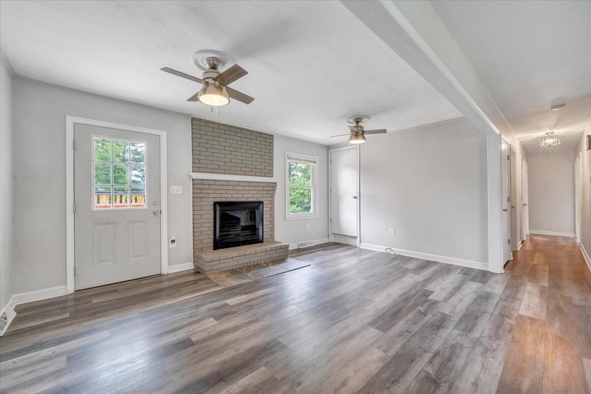 4015 Mockingbird Hill Road Roanoke, VA 24012 - Photo 4 of 33 Down hall