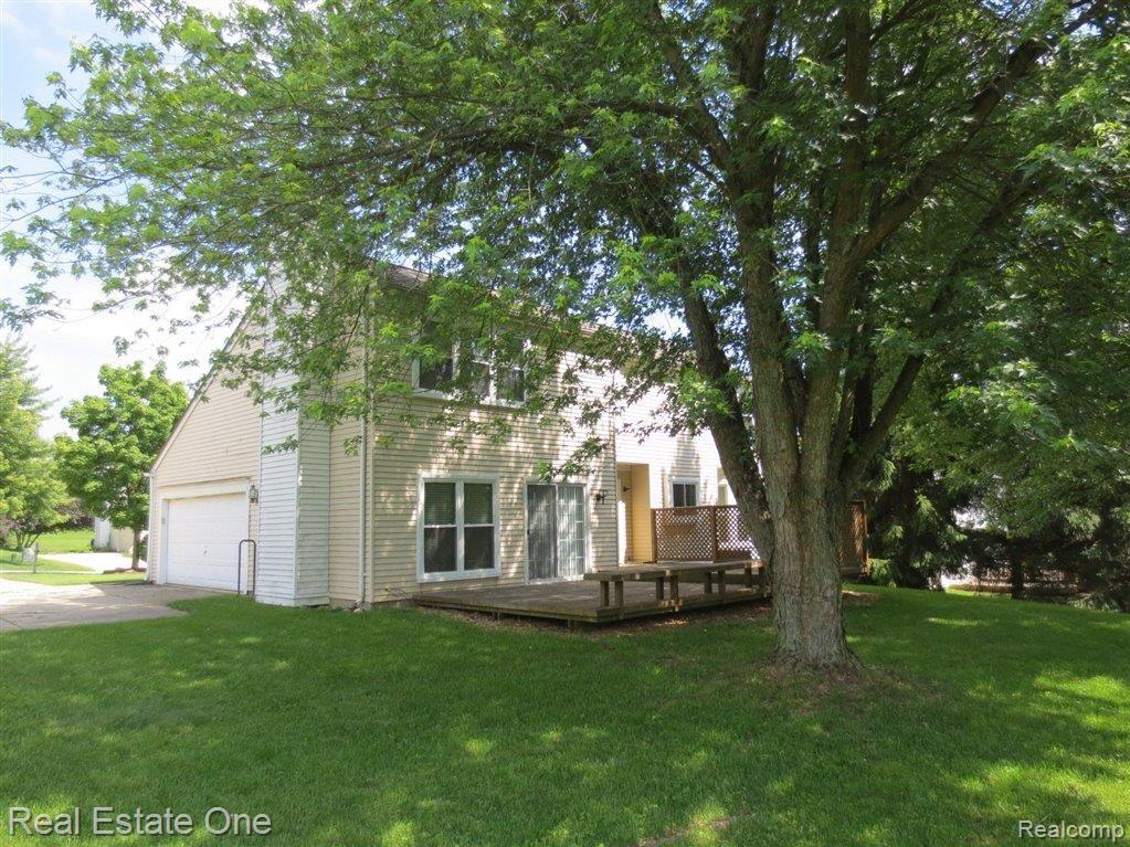 1655 Ridgecrest Rochester, MI 48306 - Photo 3 of 19 IMG_1472.JPG