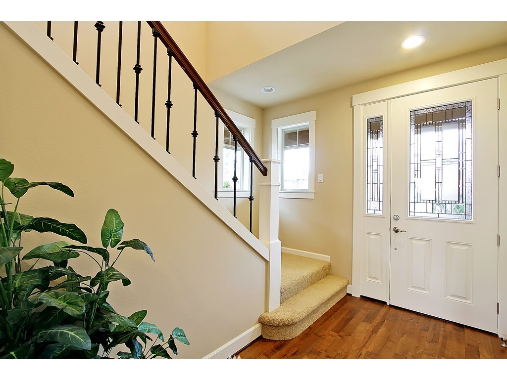 6109 Northeast 1st Street Renton, WA 98059 - Photo 2 of 12 Gallery Image 2