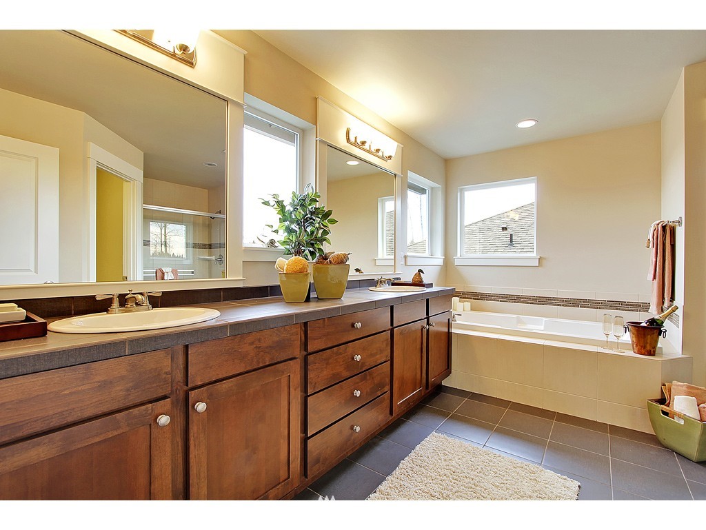 6109 Northeast 1st Street Renton, WA 98059 - Photo 11 of 12 Gallery Image 11