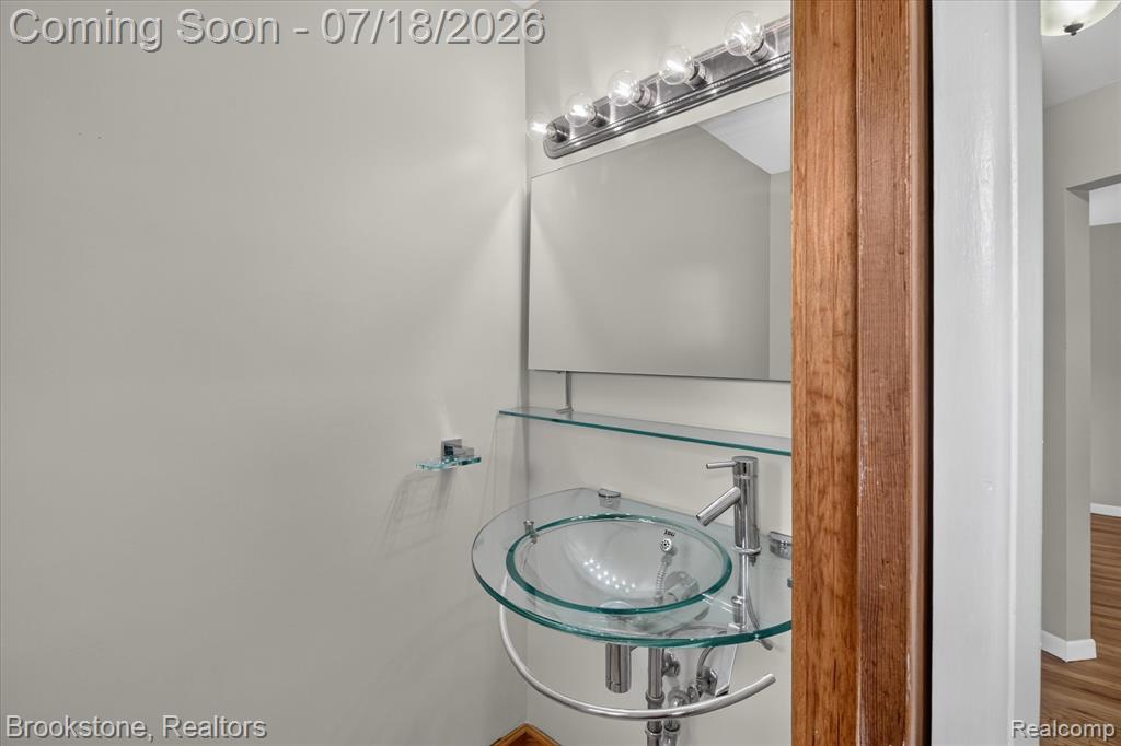 7176 Perry Lake Road Clarkston, MI 48346 - Photo 13 of 46 Gallery Image 13