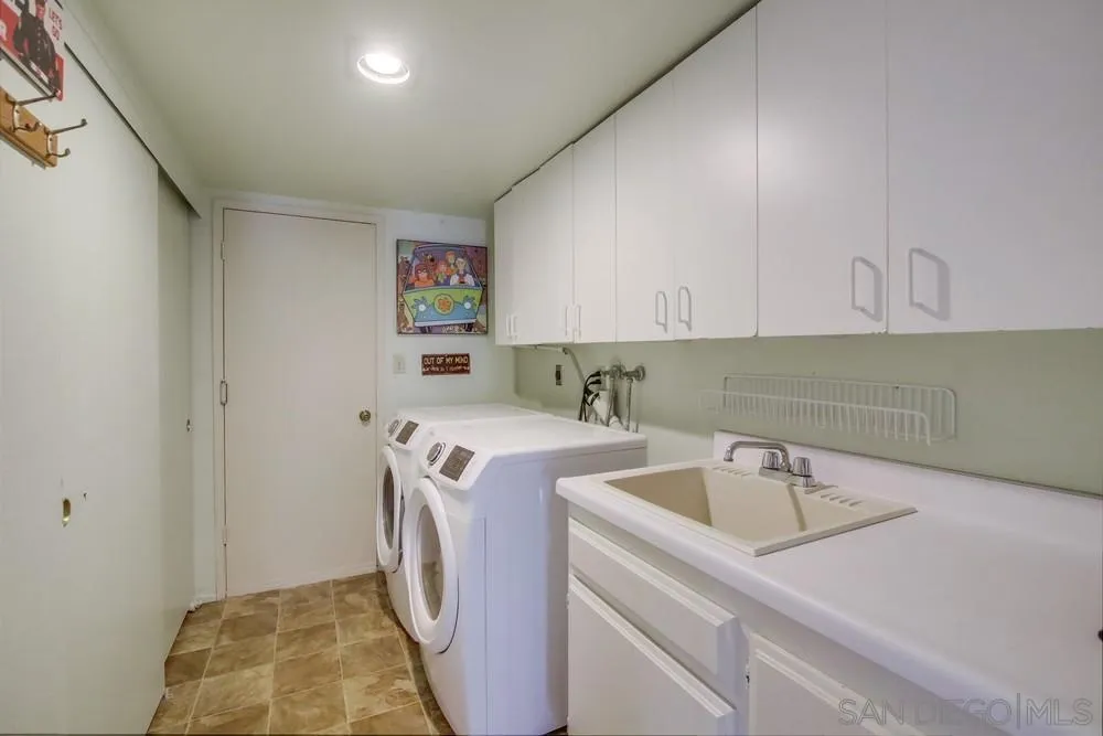 13590 Freeport Road San Diego, CA 92129 - Photo 33 of 58 a utility room with dryer and washer