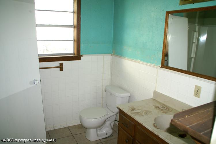 104 Onwentsa Road Amarillo, TX 79118 - Photo 11 of 13 Bathroom