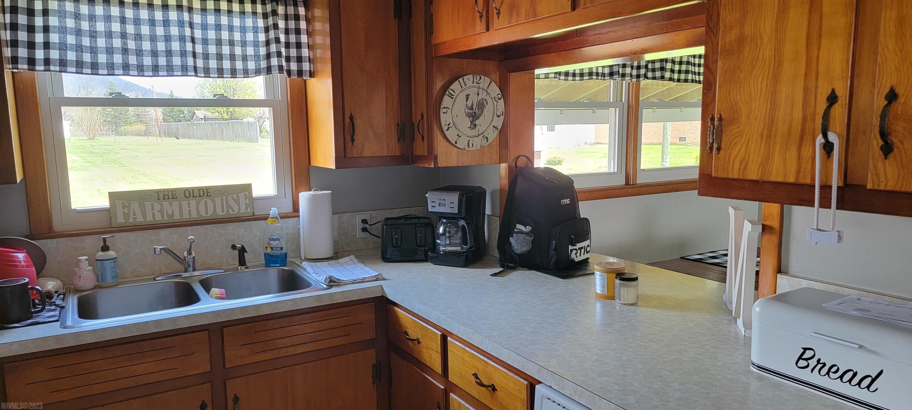 711 Mercer Road Rich Creek, VA 24147 - Photo 17 of 35 Gallery Image 17