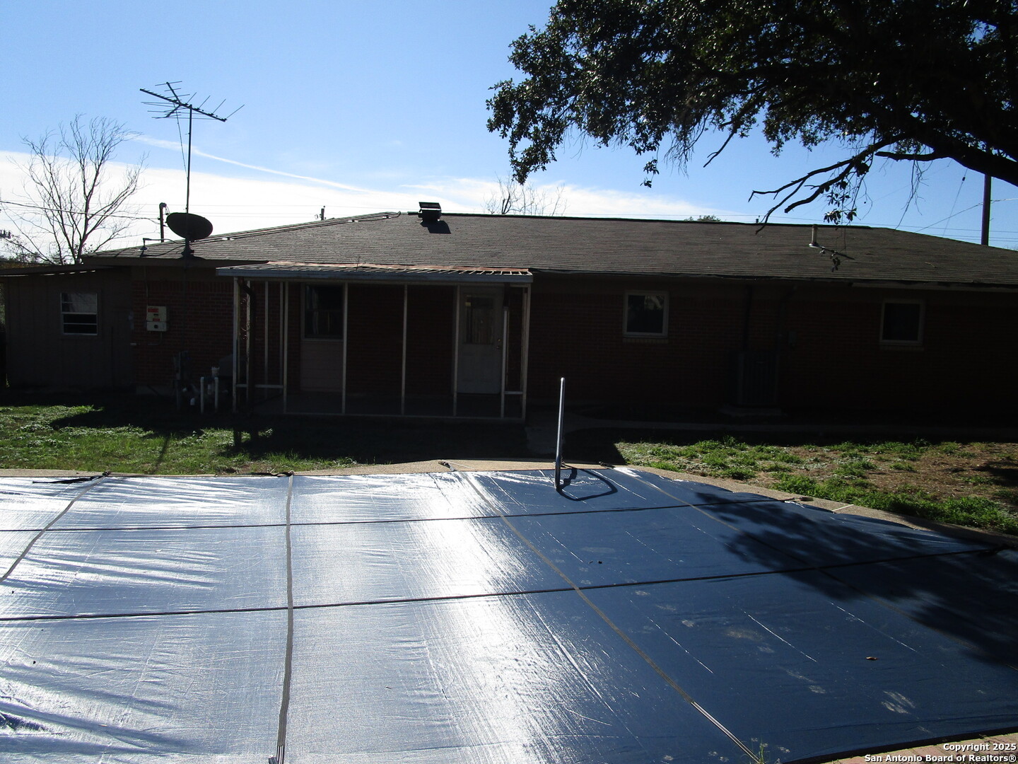 1212 West Goodwin Street Pleasanton, TX 78064 - Photo 2 of 15