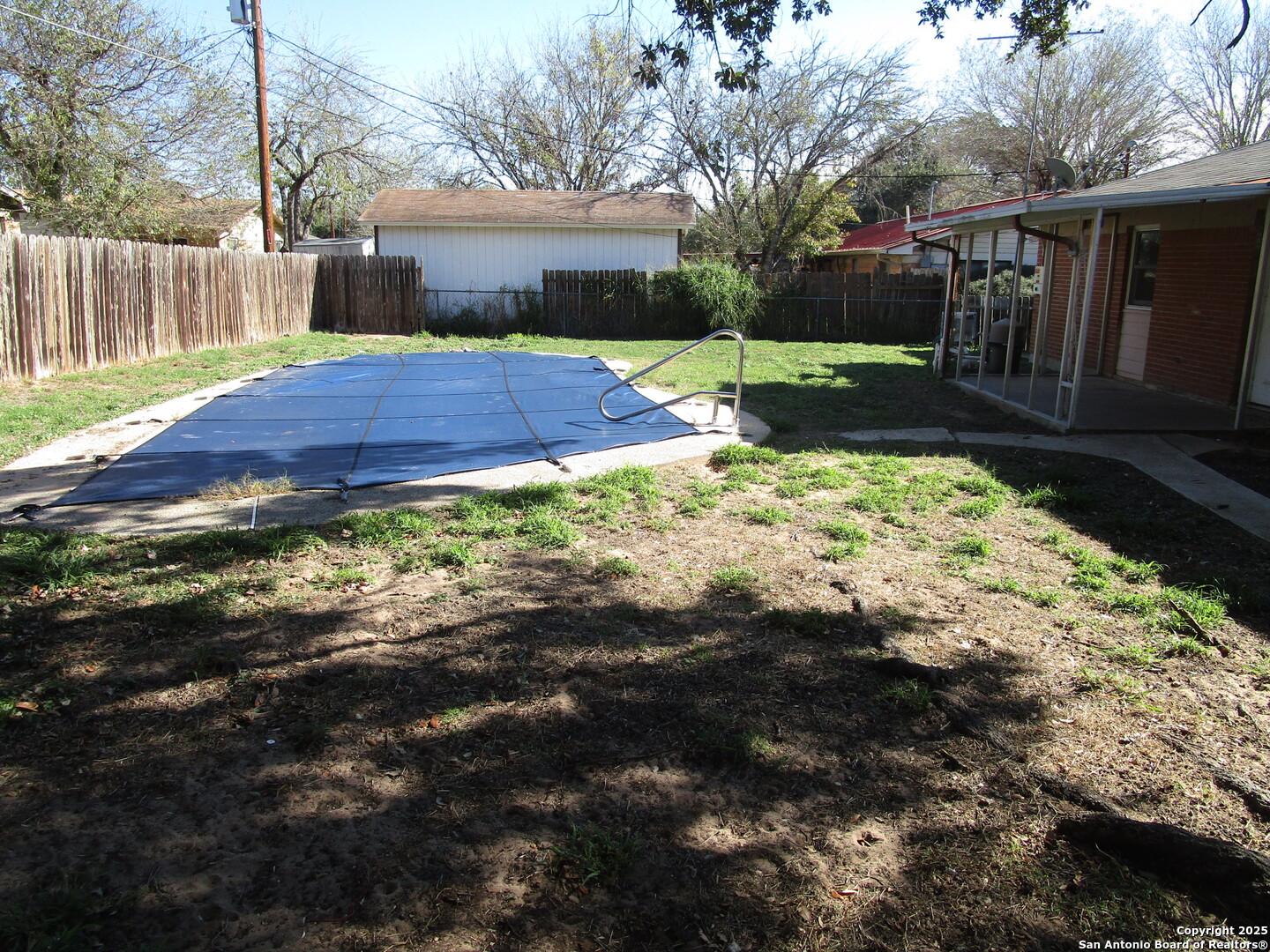 1212 West Goodwin Street Pleasanton, TX 78064 - Photo 4 of 15