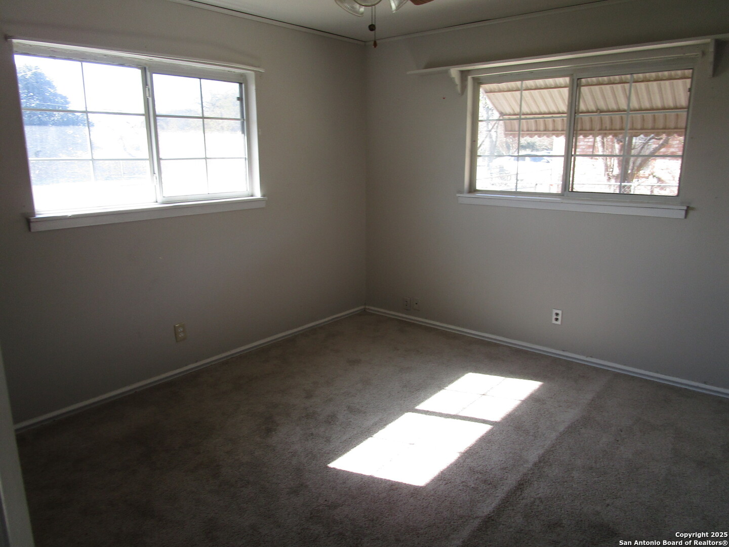 1212 West Goodwin Street Pleasanton, TX 78064 - Photo 9 of 15