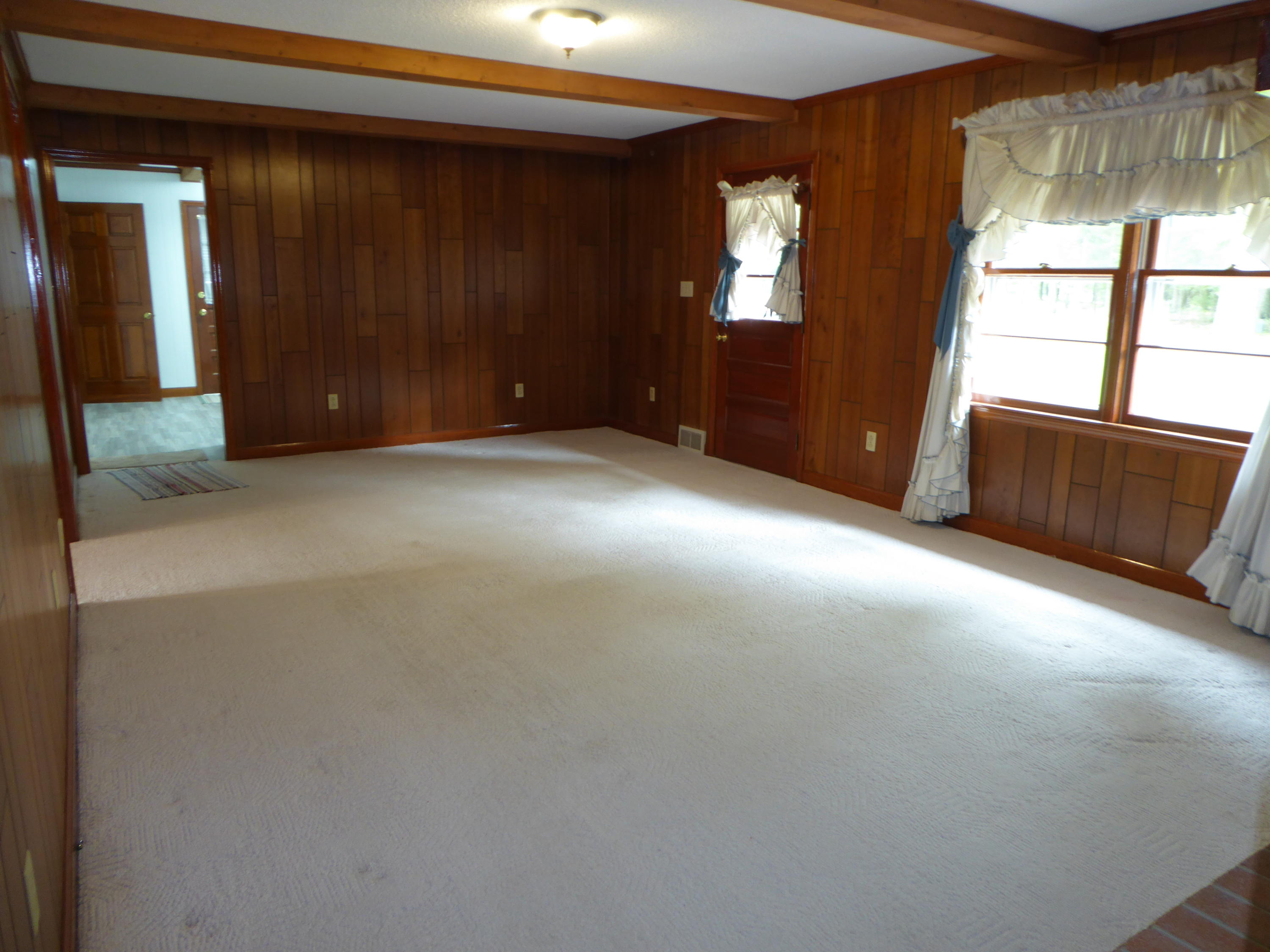 10454 Henry Road Henry, VA 24102 - Photo 63 of 72 an empty room with windows and closet