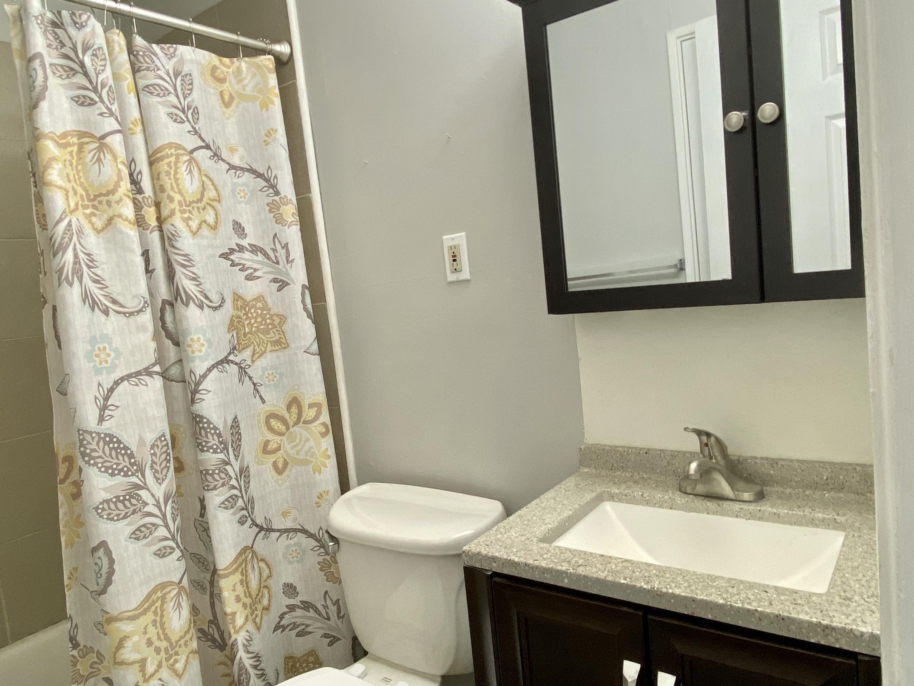 122 West Arrowwood Road Oak Ridge, TN 37830 - Photo 15 of 17 Bathroom