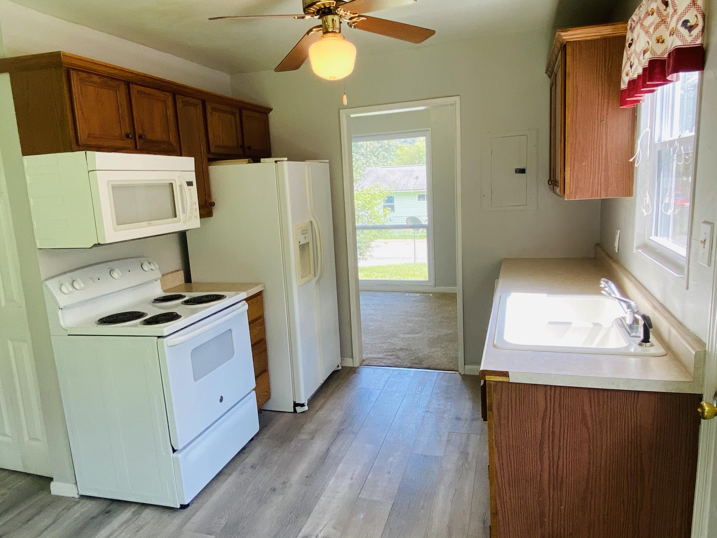 122 West Arrowwood Road Oak Ridge, TN 37830 - Photo 6 of 17 Kitchen