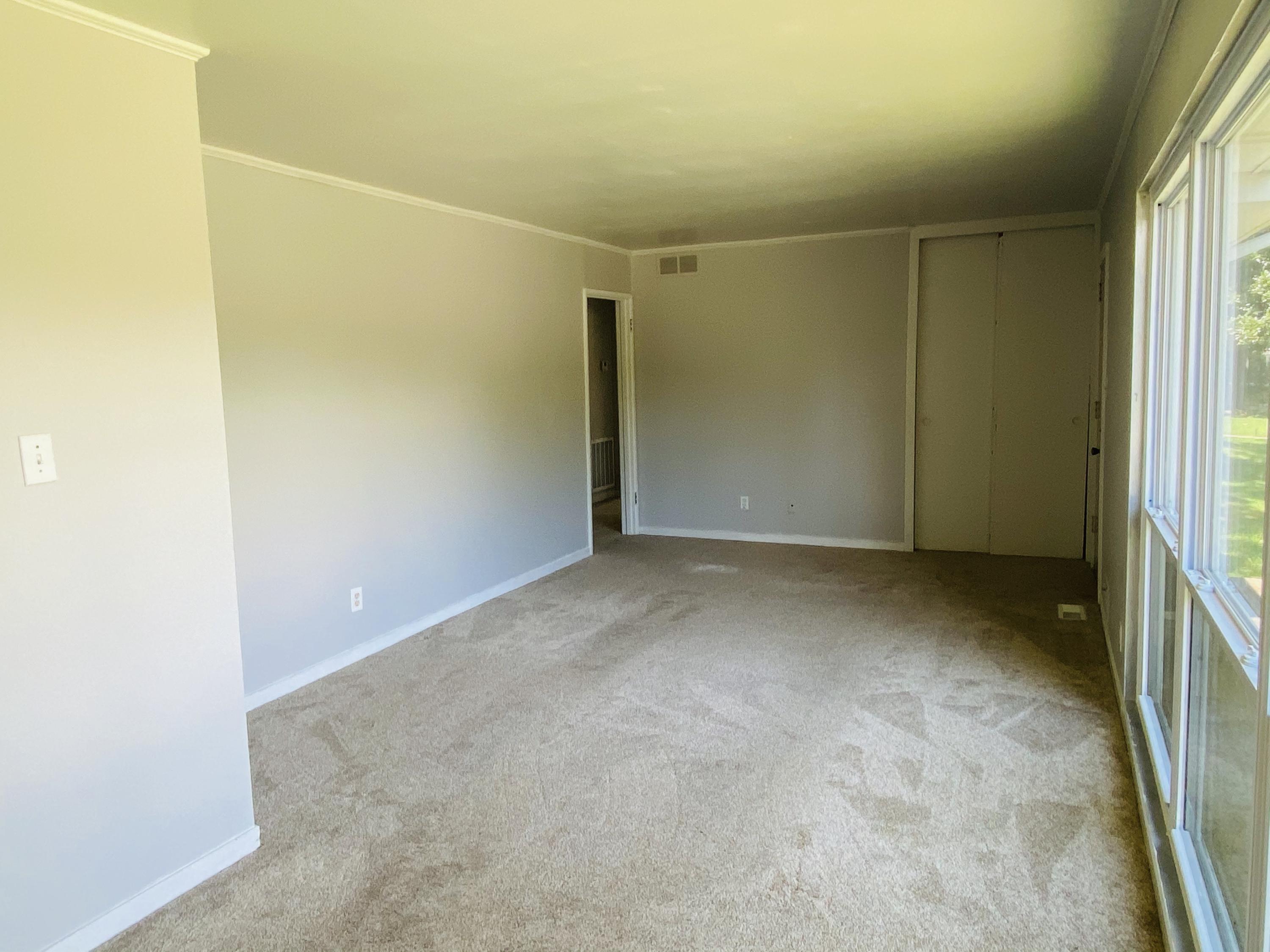 122 West Arrowwood Road Oak Ridge, TN 37830 - Photo 9 of 17 Living Room