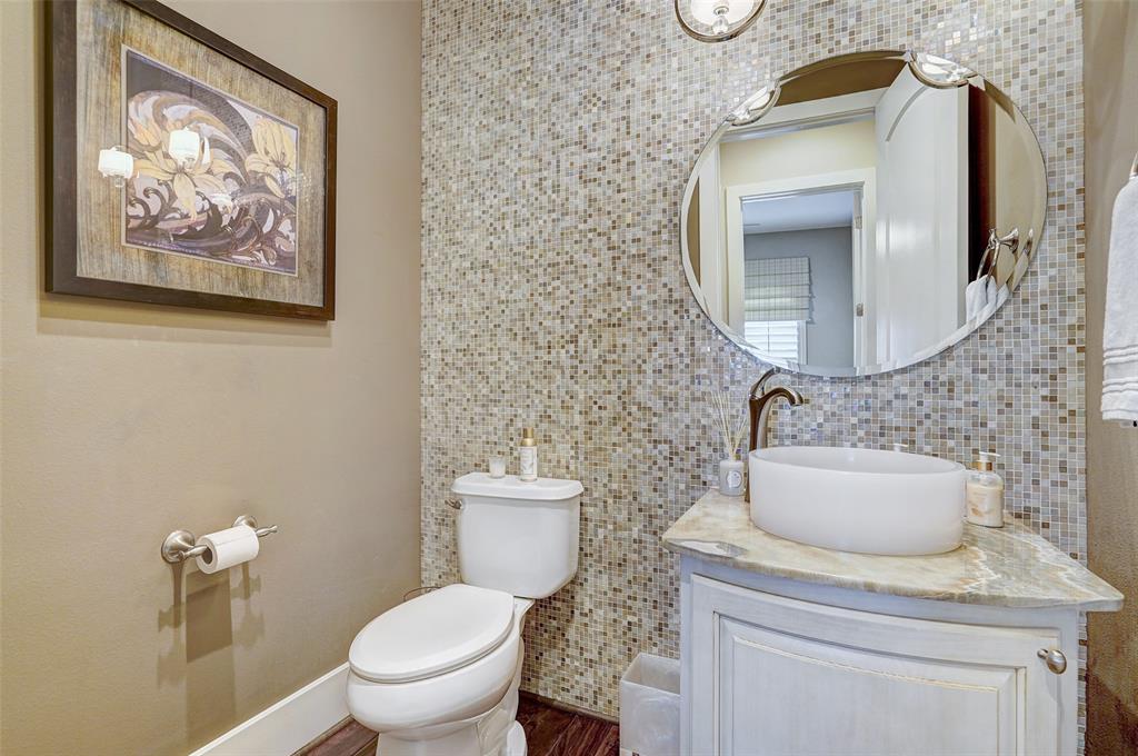 4501 Westlake Drive, Unit 23 Austin, TX 78746 - Photo 12 of 15 a bathroom with a toilet and a sink