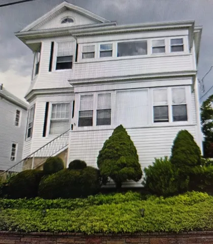 $1,995 | 584 South Almond Street, Unit 2, Fall River, MA 02724