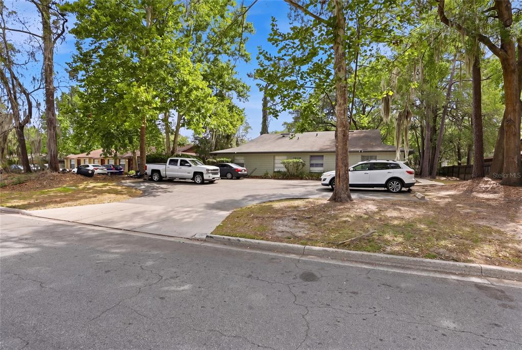 3605 Southwest 29th Terrace Gainesville, FL 32608 - Photo 4 of 37