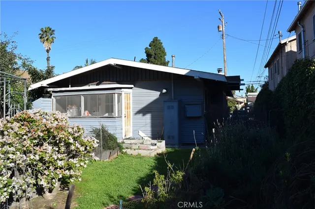 $899,000 | 1900 East 6th Street, Long Beach, CA 90802