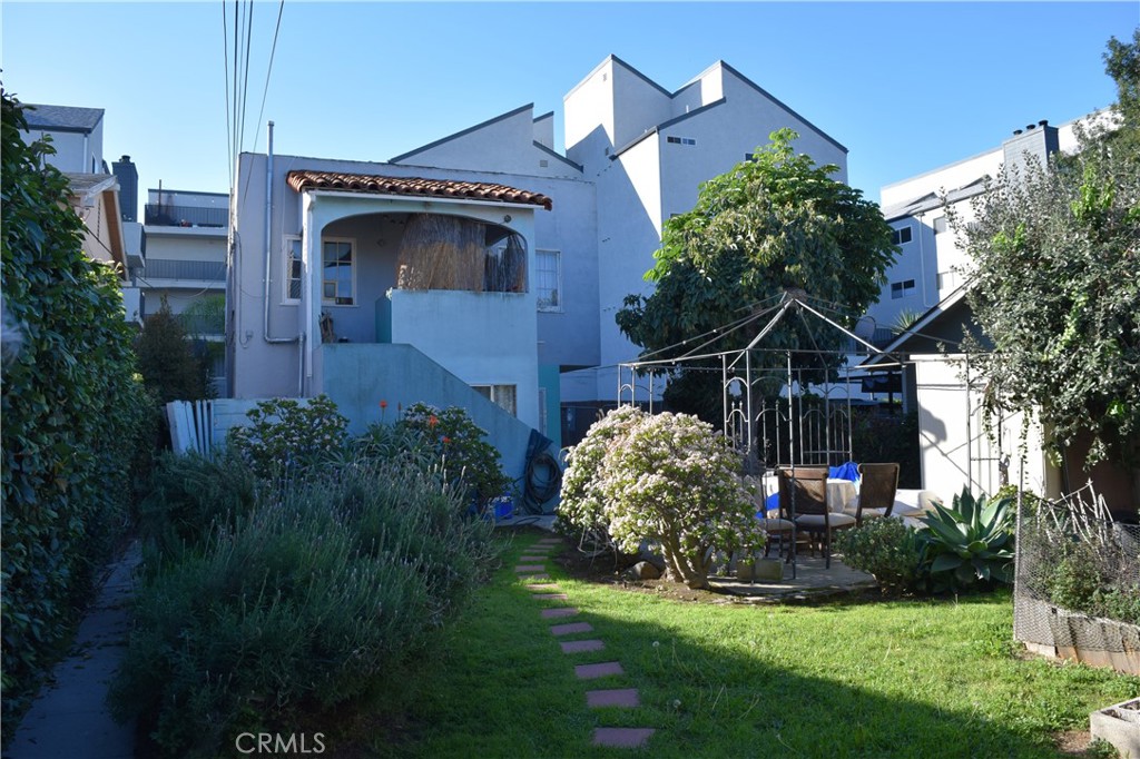 1900 East 6th Street Long Beach, CA 90802 - Photo 13 of 22 a front view of house with a yard and green space