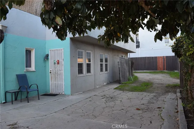 $899,000 | 1900 East 6th Street, Long Beach, CA 90802