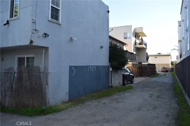 $899,000 | 1900 East 6th Street, Long Beach, CA 90802