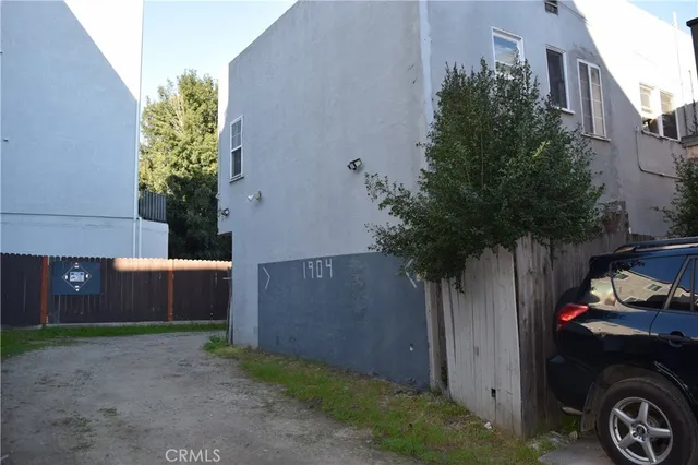 $899,000 | 1900 East 6th Street, Long Beach, CA 90802