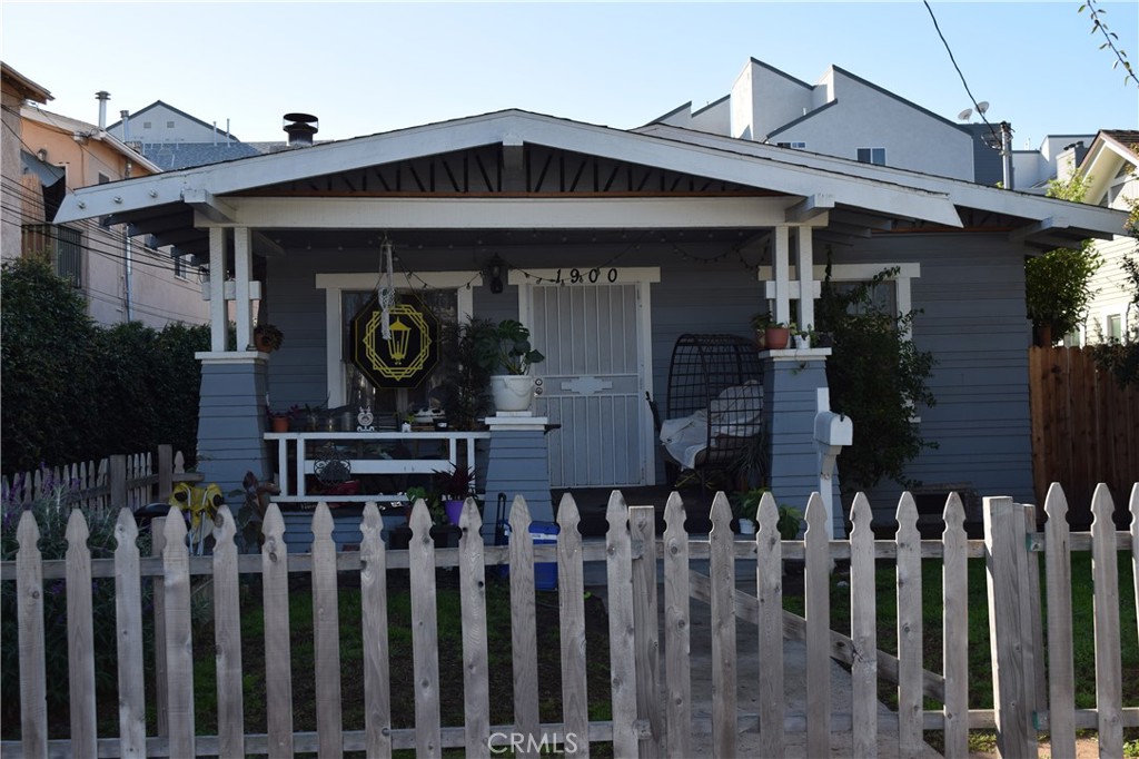 1900 East 6th Street Long Beach, CA 90802 - Photo 3 of 22 a front view of a house