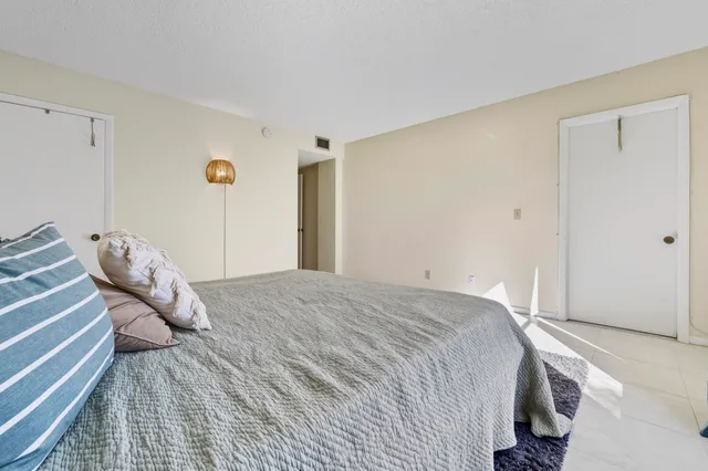 $169,000 | 890 North Federal Highway, Unit 406, Lantana, FL 33462