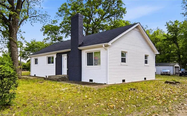 $190,000 | 707 West Martin Luther King Junior Boulevard, Lexington, NC 27292