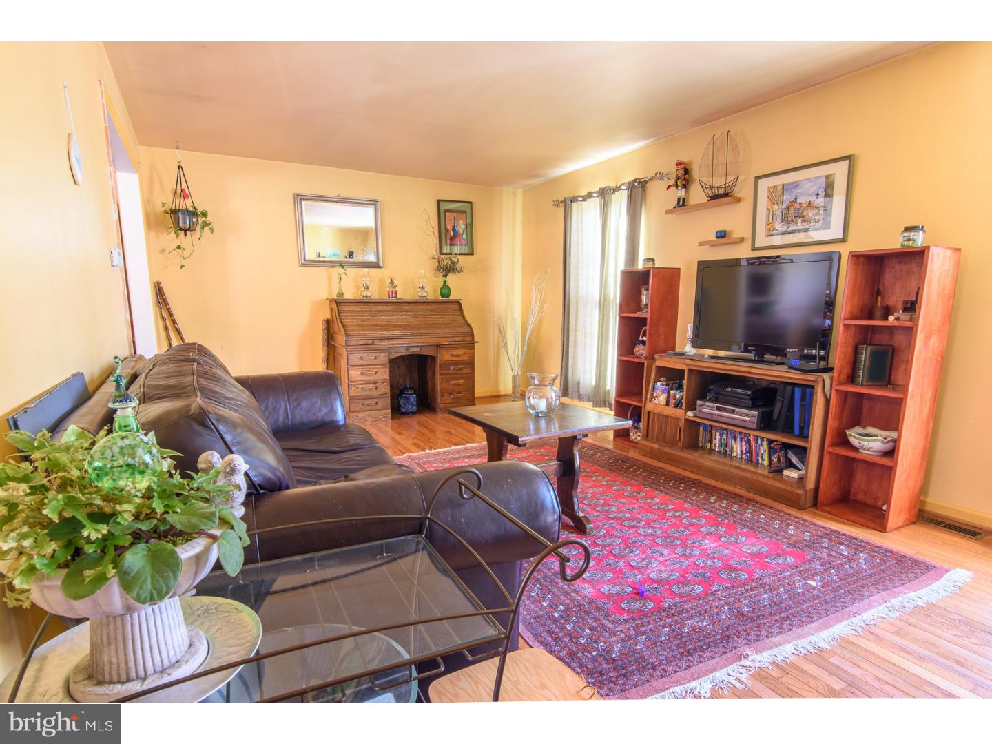 9 Matthew Drive Sinking Spring, PA 19608 - Photo 6 of 14 Living Room