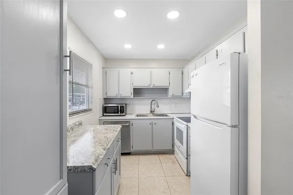 $104,500 | 1801 Bedford Lane, Unit 33, Sun City Center, FL 33573