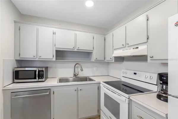 $104,500 | 1801 Bedford Lane, Unit 33, Sun City Center, FL 33573