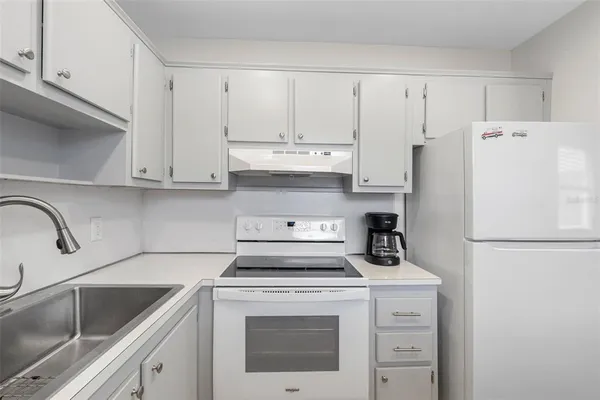 $104,500 | 1801 Bedford Lane, Unit 33, Sun City Center, FL 33573